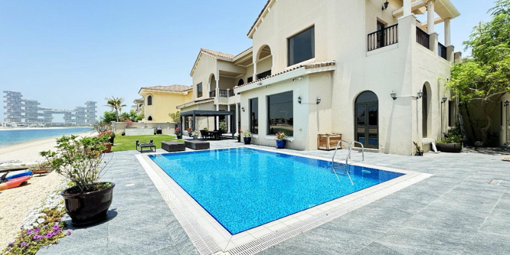 Ultra-Luxury 6-Bedroom Signature Villa in Palm Jumeirah, Dubai
