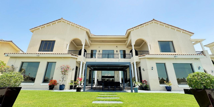 Ultra-Luxury 6-Bedroom Signature Villa in Palm Jumeirah, Dubai